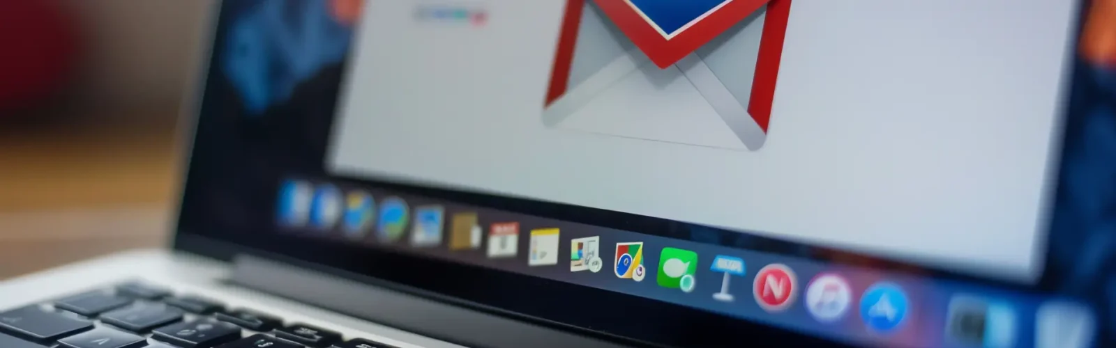 close-up-laptop-screen-with-email-icon-open